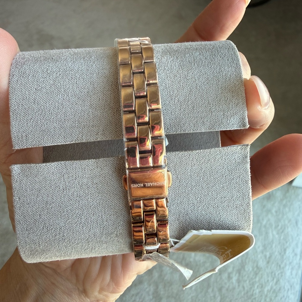 Rose gold Michael Kors watch - Picture 6 of 8